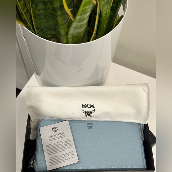 ❌SOLD❌ Brandnew MCM long wallet - Picture 2 of 10